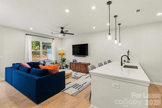 Building Photo - 5128 Somerset Hill Ln