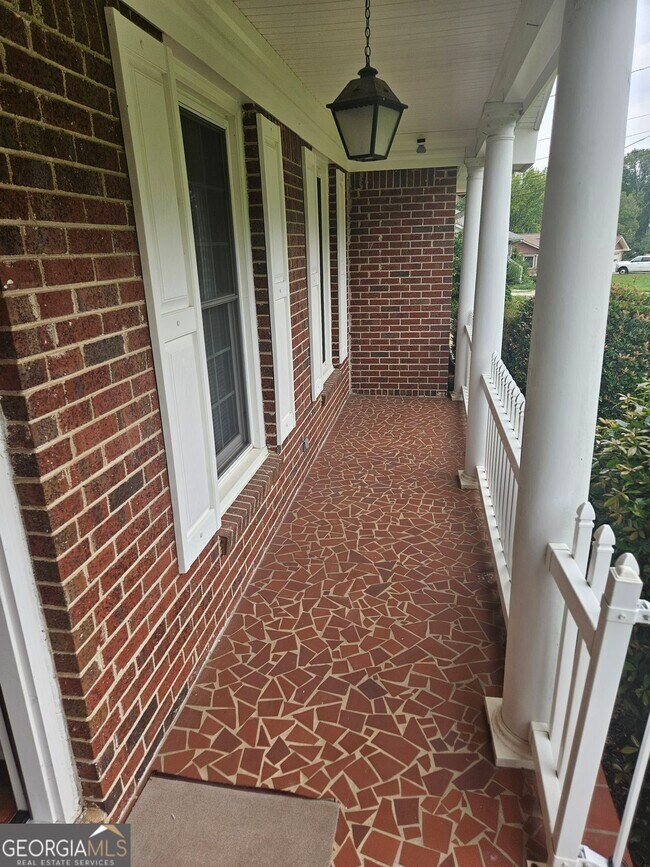 Building Photo - 1148 Marifran Dr SW
