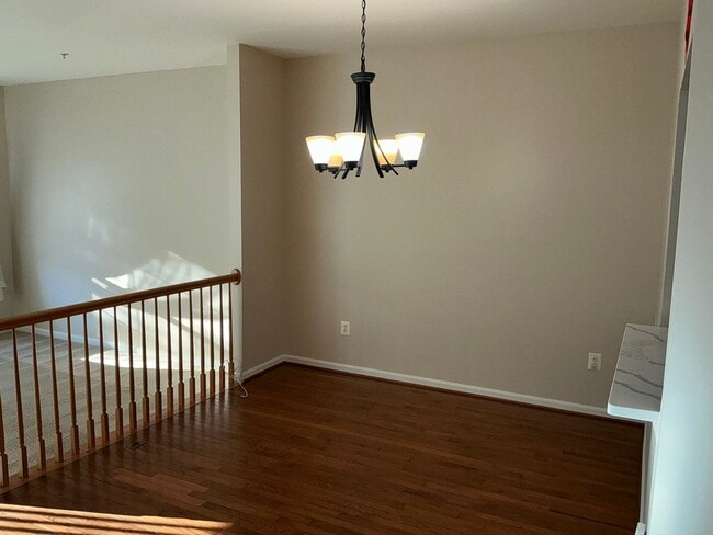 Building Photo - Very well maintained 3BR 2.5BA 3 level townhome located in the Milestone Community of Germantown