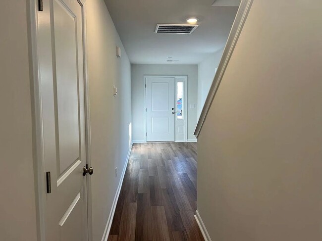 Building Photo - 548 Kingfisher Ct