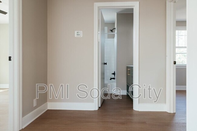 Building Photo - 332 Guilford St