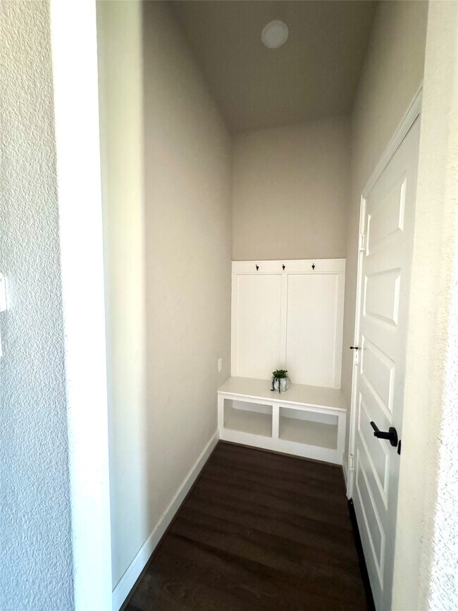 Building Photo - 7211 Sylvan Birch Trl