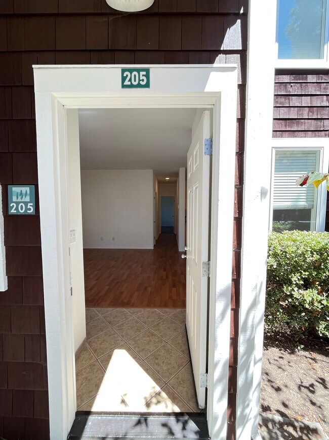 Building Photo - 205 Marina Lakes Dr