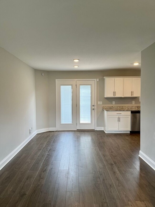 Building Photo - ** COMING SOON ** Beautiful Large Home in Great Location