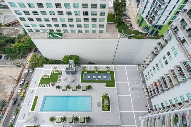 Building Photo - 690 SW 1st Ct