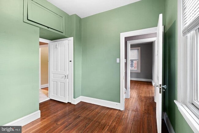 Building Photo - 846 LeCount St