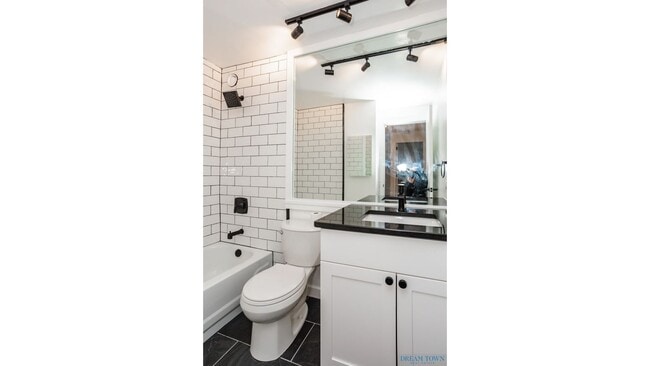 Building Photo - 899 S Plymouth Ct