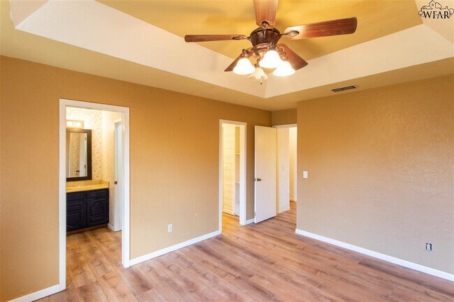 Building Photo - 4614 Spring Shadow Dr