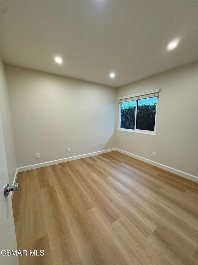 Building Photo - 893 Blue Spring Dr