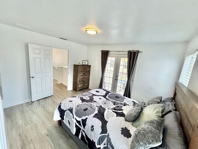 Building Photo - 1134 S Beach Cir