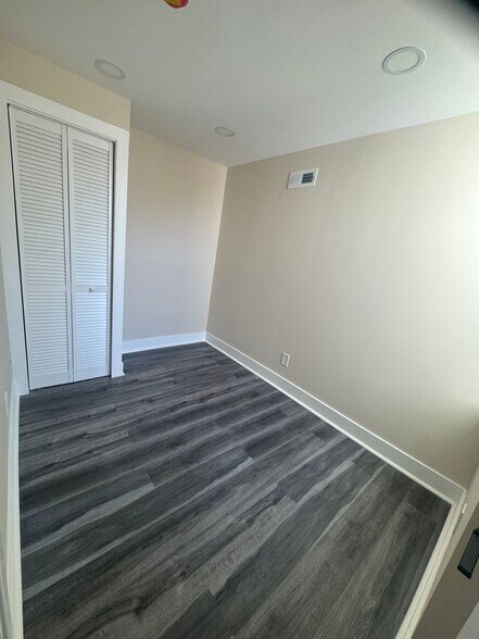 Building Photo - 459 E High St