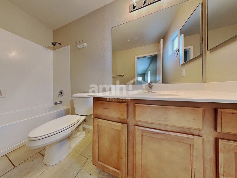 Building Photo - 417 W Dexter Way