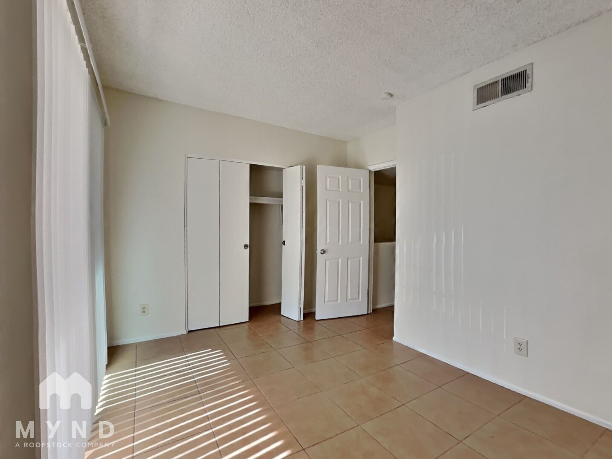 Building Photo - 2828 E Tierra Buena Ln