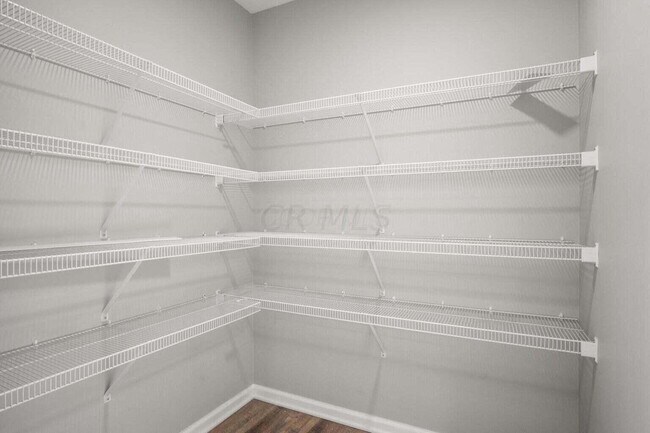 Building Photo - 587 Lazelle Rd