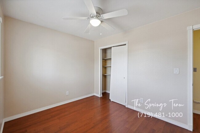 Building Photo - INVITING 3BD HOME w/ SPACIOUS LAYOUT & CHARM - Security Deposit Waiver Available
