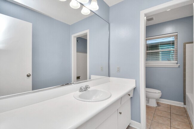 Building Photo - 8022 Sharpview Dr