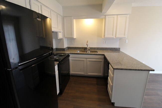 Building Photo - 117 S Saxony Dr
