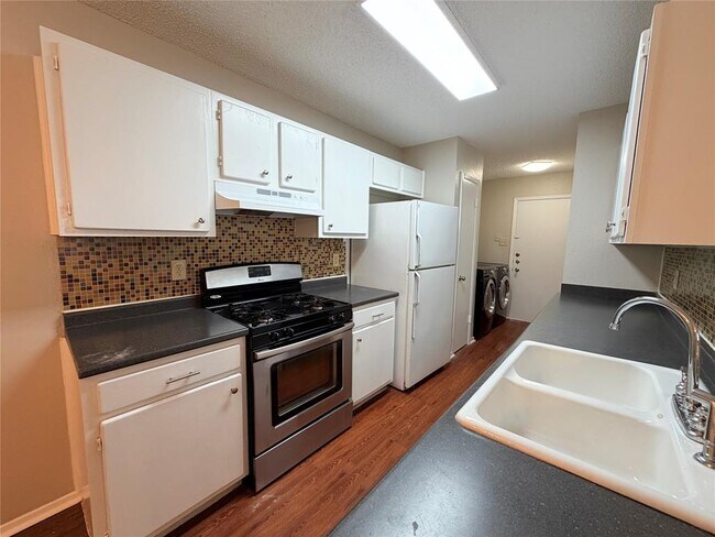 Building Photo - 12102 Arrowwood Dr