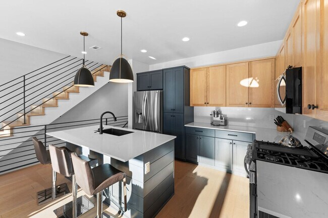 Building Photo - 85 Haverly St