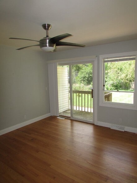 Building Photo - 5118 Manitowoc Pky