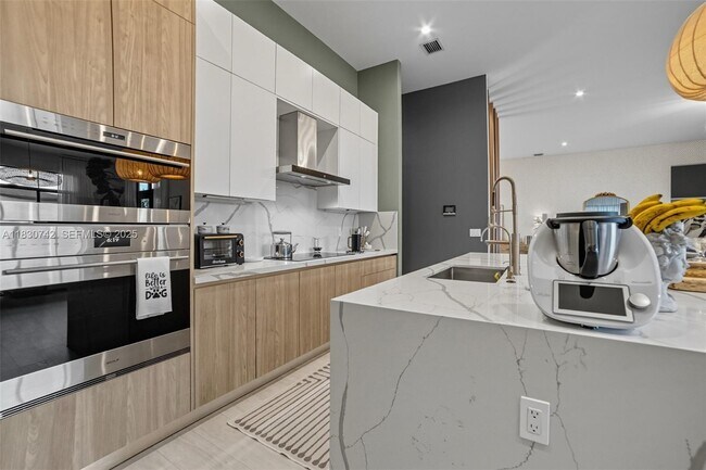 Building Photo - 5000 SW 159th Ave