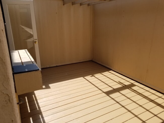 Building Photo - La Jolla 2bed 1 bath 1car garage, big deck!