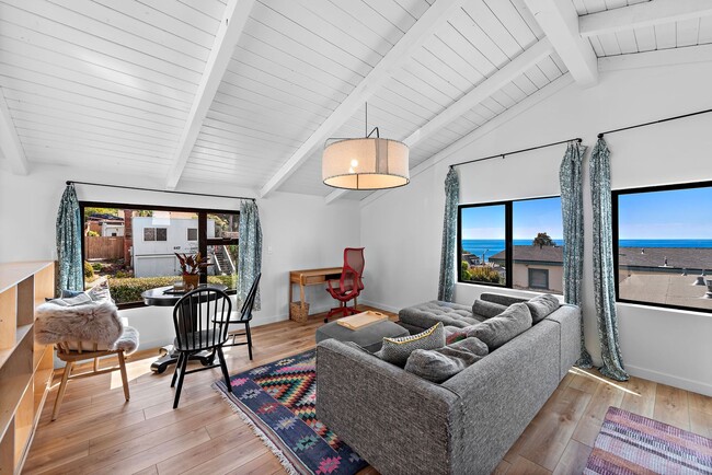 Building Photo - Must See Roof Top Deck!