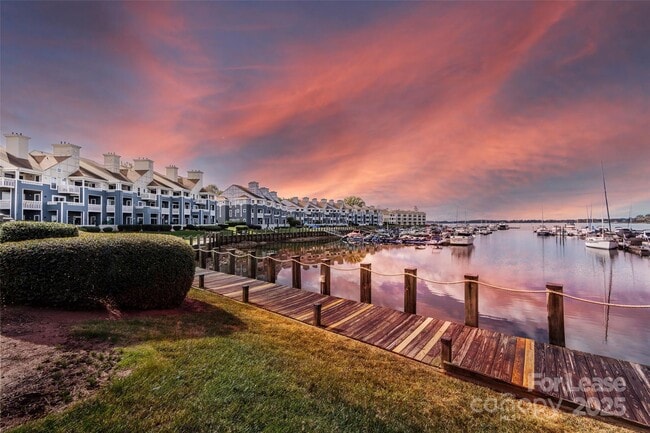 Building Photo - 18861 Vineyard Point Ln