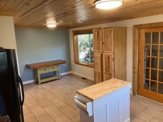 Building Photo - 202 N Spring St