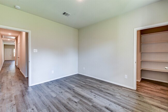 Building Photo - 407 E Avenue G