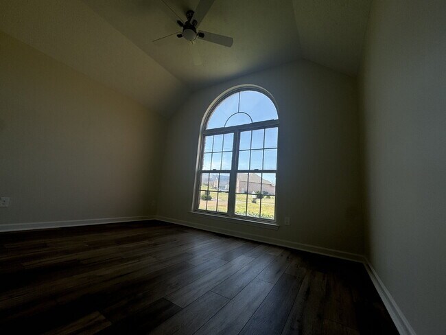 Building Photo - Stunning Move-In Ready Home in Hendersonville – Minutes from Old Hickory Lake!