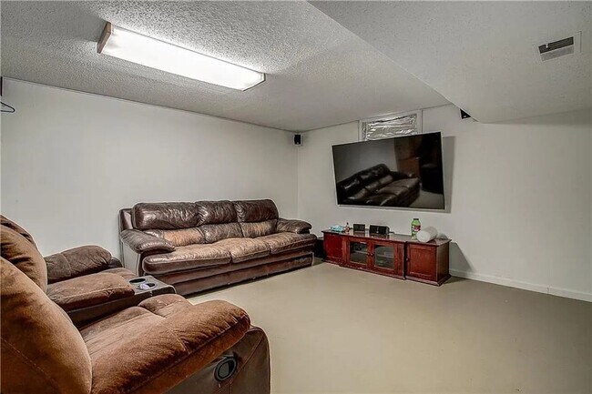 Building Photo - Spacious 3bd/2ba House in Independence, MO!