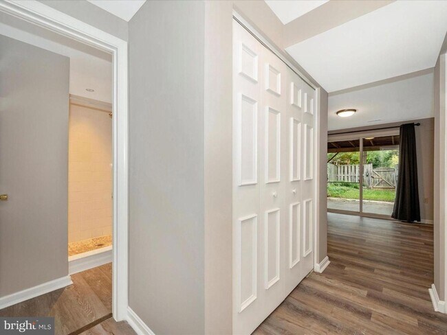 Building Photo - 112 Bracken Ct