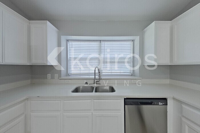 Building Photo - 2720 Edgemere Dr