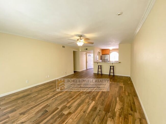Building Photo - Super Charming 2 Bedroom 2 Bathroom Townhouse