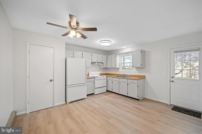 Building Photo - 228 Carroll Dr