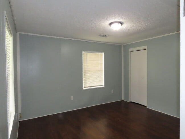 Building Photo - Country Living-Water Included! 2 Bedroom Home