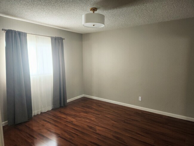 Building Photo - 131 Montana St