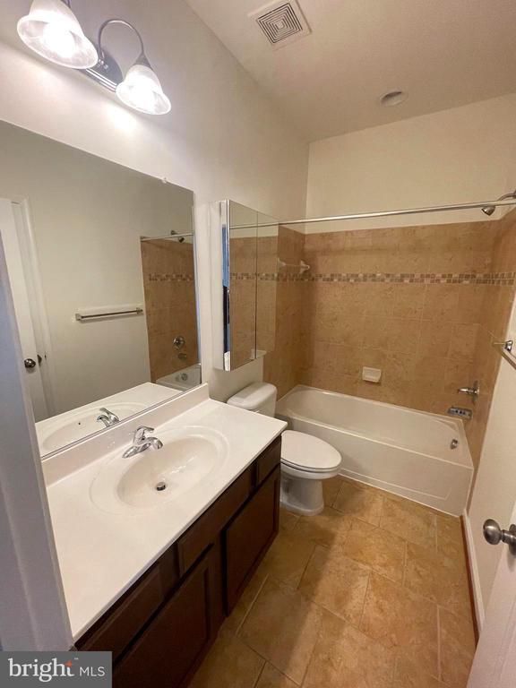 Building Photo - 327 Woodstream Blvd