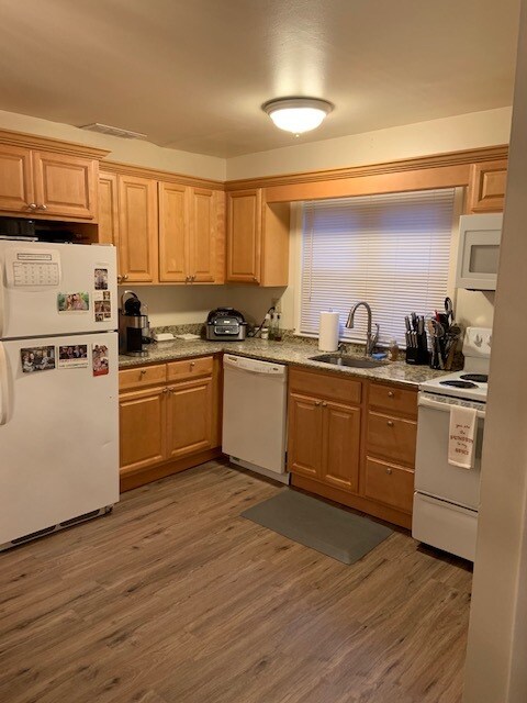 Kitchen - 85 Abner Ct