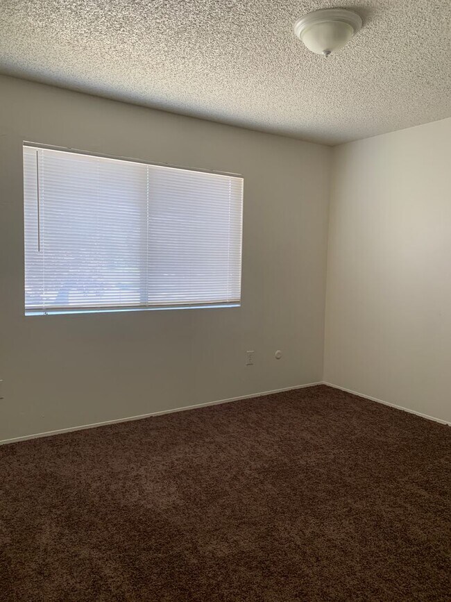 Building Photo - MI3616