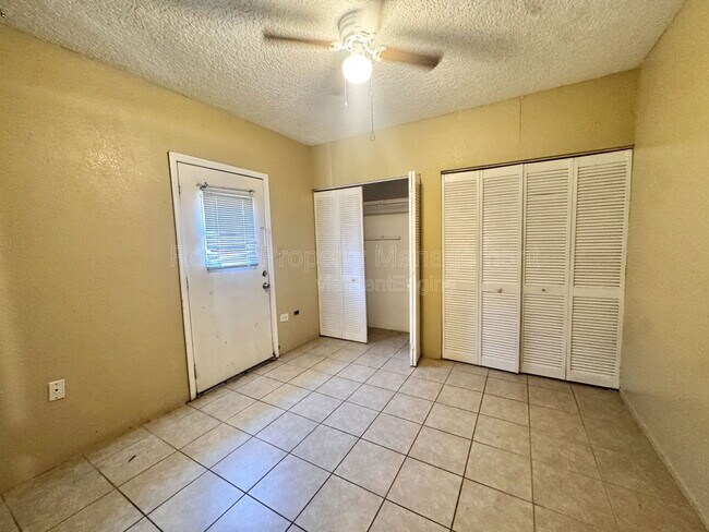 Building Photo - 154 La Paz Dr