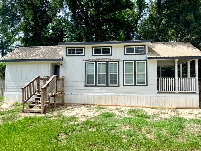 Building Photo - 18773 Forest Ln Cir