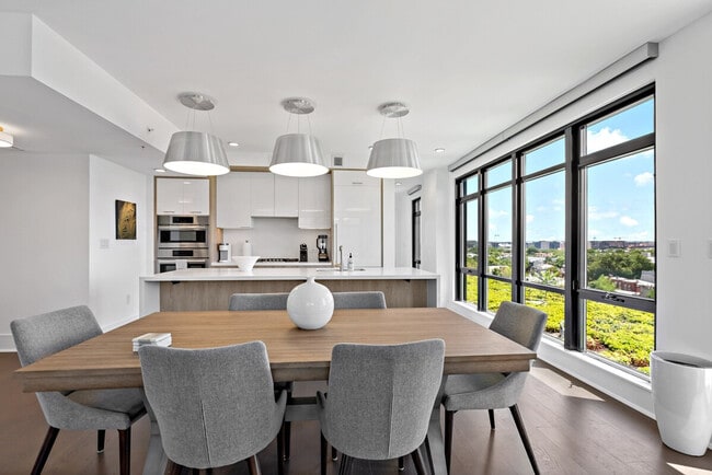 Building Photo - 1611 8th St NW