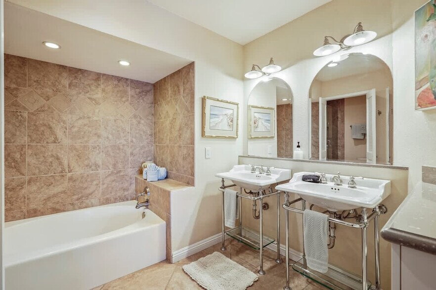 Building Photo - 239 S Helix Ave