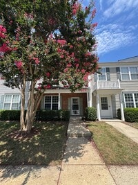 Building Photo - 3 Bedroom Townhome