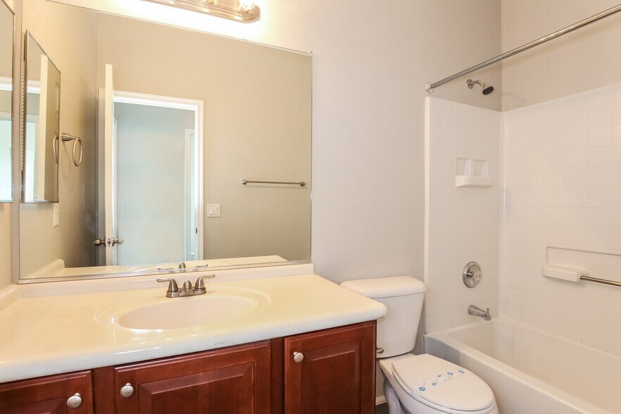 Building Photo - 13875 W Mauna Loa Ln