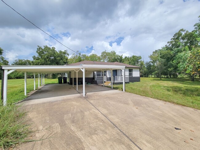 Building Photo - REMODELED 4 BEDROOM 2 BATH LEASE HOME IN A...
