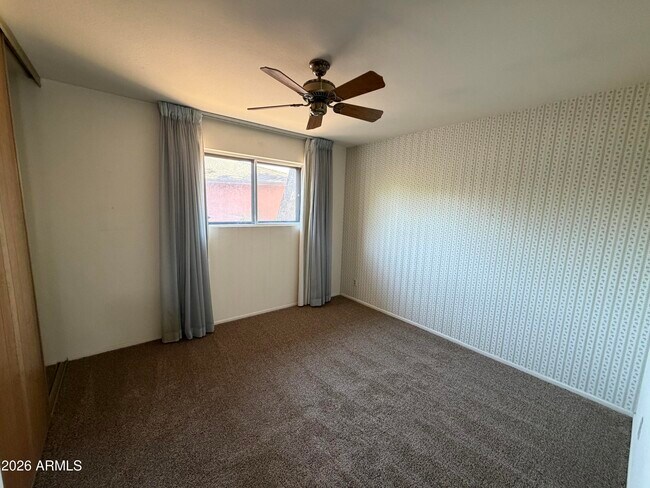 Building Photo - 1536 E Gemini Dr