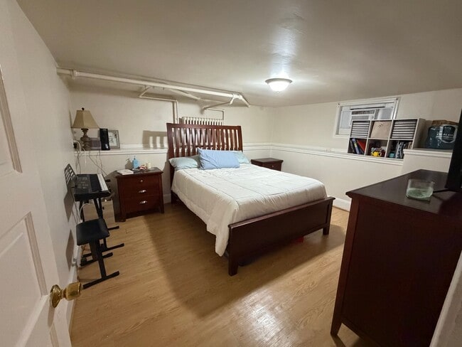 Building Photo - 1 bedroom apartment in EASTPORT!